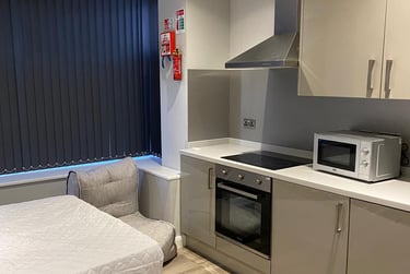 1 bed studio, De Montfort Street, Highfields, Leicester, LE17GT - Image 2