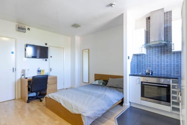 1 bed studio, Western Boulevard, City Centre, Leicester, LE27HN - Image 1