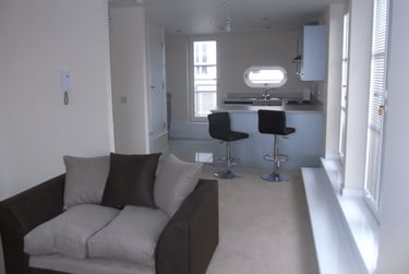 2 bed flat, Watkin Road, City Centre, Leicester, LE27AH - Image 2