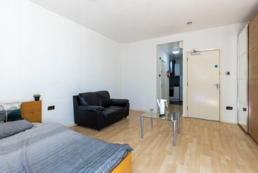 1 bed studio, Western Boulevard, City Centre, Leicester, LE27HN - Image 2
