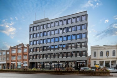 1 bed studio, Charles Street, Highfields, Leicester, LE11LA - Image 1