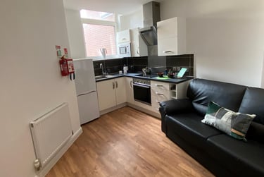 2 bed flat, Charles Street, Highfields, Leicester, LE11LB - Image 2