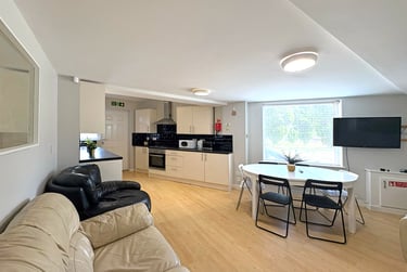 6 bed house, Hall Lane, Low Hill, Liverpool, L78TF - Image 1
