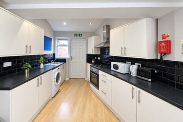 6 bed house, Hall Lane, Low Hill, Liverpool, L78TF - Image 2
