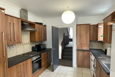 5 bed house, Bryn Y Mor Crescent, Brynmill, Swansea, SA14QH - Image 1