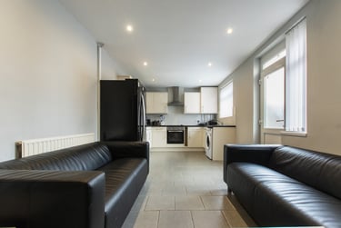 5 bed house, Dogfield Street, Cathays, Cardiff, CF244QN - Image 3