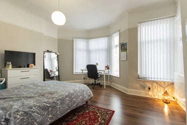 5 bed house, Dogfield Street, Cathays, Cardiff, CF244QN - Image 1