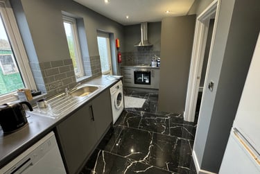 5 bed house, Wilberforce Road, Clover Hill, Norwich, NR58NN - Image 1