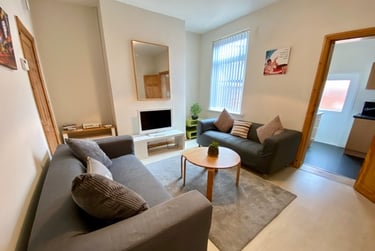 3 bed house, Cromwell rd, Near university, Salford, M66DE - Image 1
