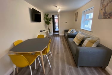 6 bed house, Great cheetham st west, Near university, Salford, M72JB - Image 1