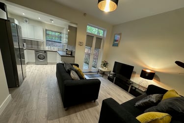 4 bed house, Mildred street, Near university, Salford, M72HG - Image 1