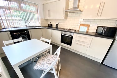 3 bed house, Mildred street, Near university, Salford, M72HG - Image 2