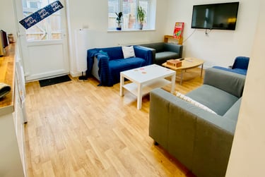 6 bed house, Lucas Avenue, City centre, Exeter, EX46LZ - Image 1