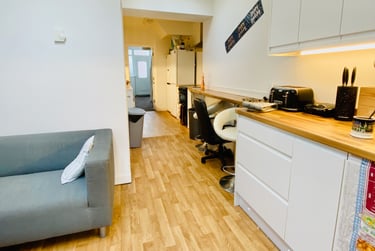 6 bed house, Lucas Avenue, City centre, Exeter, EX46LZ - Image 2