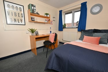 6 bed flat, Thynne Street, City Centre, Bolton, BL36BA - Image 1
