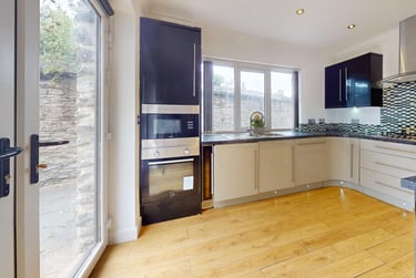 3 bed house, Emily Garden, Cattedown, Plymouth, PL47QS - Image 3