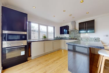 3 bed house, Emily Garden, Cattedown, Plymouth, PL47QS - Image 2