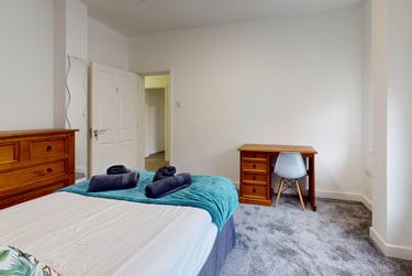 3 bed house, Greenbank road, Greenbank, Plymouth, PL48NH - Image 2