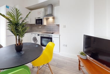 3 bed flat, Greenbank road, Greenbank, Plymouth, PL48NH - Image 1