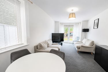 2 bed flat, Daisy Bank Road, Longsight, Manchester, M145QP - Image 1
