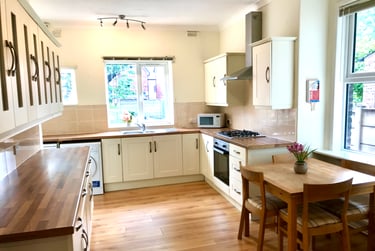 5 bed house, Victoria road, Fallowfield, Manchester, M146AQ - Image 1