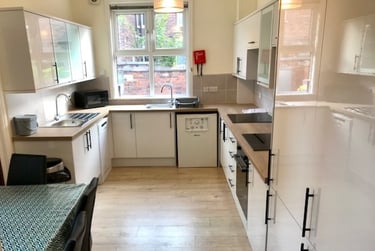 7 bed house, Lausanne road, Withington, Manchester, M203EU - Image 1
