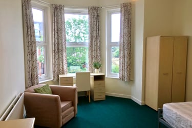 3 bed flat, Upper Brook Street, Victoria park, Manchester, M130FW - Image 1
