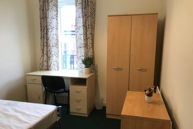 3 bed flat, Upper Brook Street, Victoria park, Manchester, M130FW - Image 2