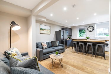 6 bed flat, Cardigan Road, Headingley, Leeds, LS63AE - Image 1