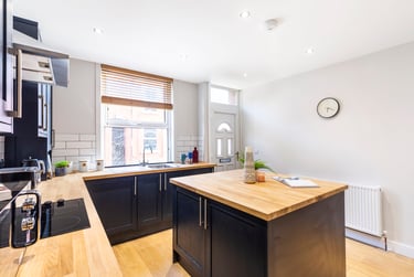 5 bed house, Welton Grove, Hyde Park, Leeds, LS61ES - Image 2