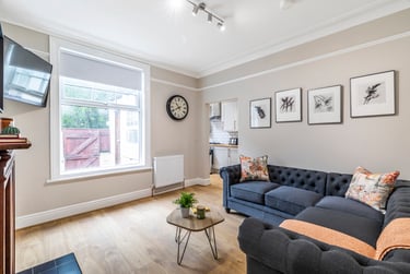 5 bed house, Grove Gardens, Headingley, Leeds, LS64EG - Image 1