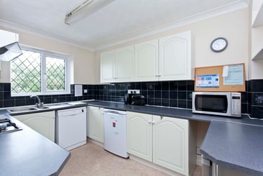 6 bed house, Smithson Close, Talbot village, Bournemouth, BH125EY - Image 3