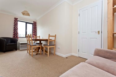 6 bed house, Smithson Close, Talbot village, Bournemouth, BH125EY - Image 4