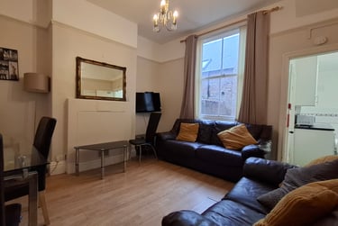 6 bed house, Heslington Road, City centre, York, YO105AT - Image 1