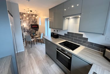5 bed house, Towcester Road, Far cotton, Northampton, NN48LR - Image 1