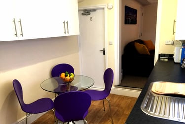 5 bed house, Hervey Street, City Centre, Northampton, NN13QJ - Image 2