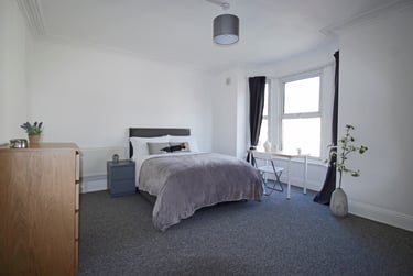 6 bed house, Highcliff Avenue, Inner Avenue, Southampton, SO140TN - Image 1