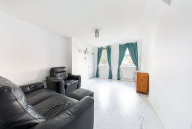 2 bed flat, Portree Street, Blair Street, London, E140HT - Image 1