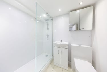 2 bed flat, Portree Street, Blair Street, London, E140HT - Image 5