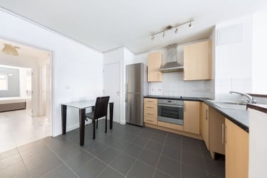 2 bed flat, Portree Street, Blair Street, London, E140HT - Image 4