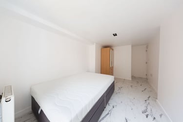 2 bed flat, Portree Street, Blair Street, London, E140HT - Image 8
