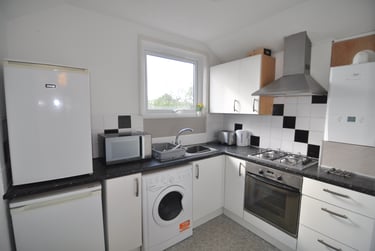 3 bed flat, Elmside, City Centre, Exeter, EX46LW - Image 1