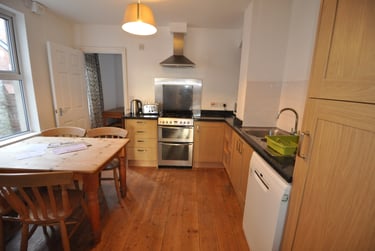 5 bed house, Polsloe Road, Mount pleasant, Exeter, EX12HL - Image 1