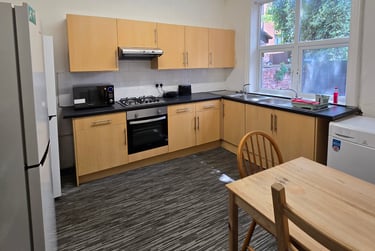 5 bed house, Landcross Road, Fallowfield, Manchester, M146LZ - Image 1