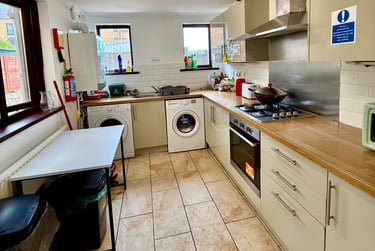 4 bed house, Western Street, Sandfields, Swansea, SA13JZ - Image 2