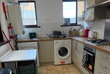 4 bed house, Western Street, Sandfields, Swansea, SA13JZ - Image 2