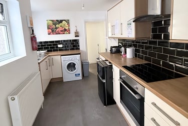 2 bed house, Oxford Street, City centre, Swansea, SA13JN - Image 2