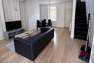 2 bed house, Oxford Street, City centre, Swansea, SA13JN - Image 2