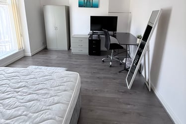 2 bed house, Oxford Street, City centre, Swansea, SA13JN - Image 7