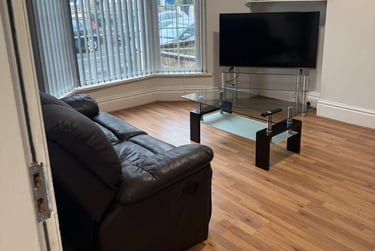 5 bed house, Blades Street, City Centre, Lancaster, LA11TS - Image 2
